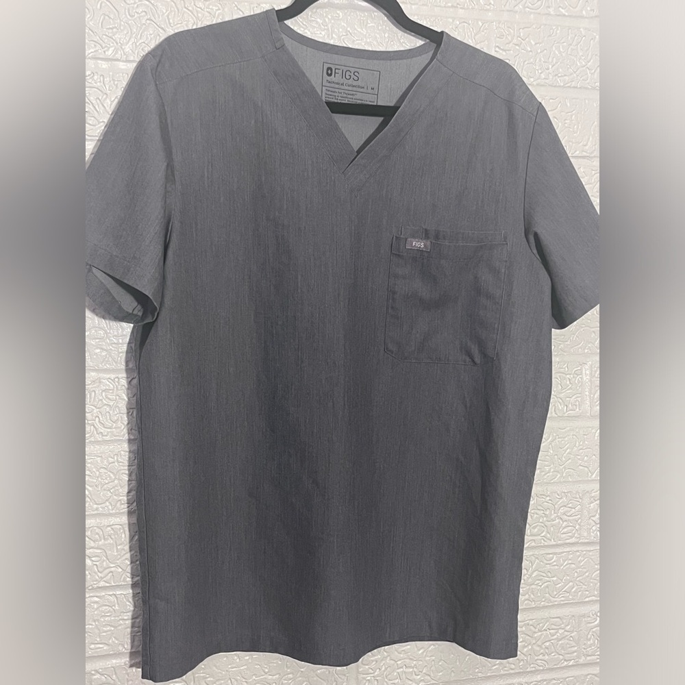 Men’s figs top